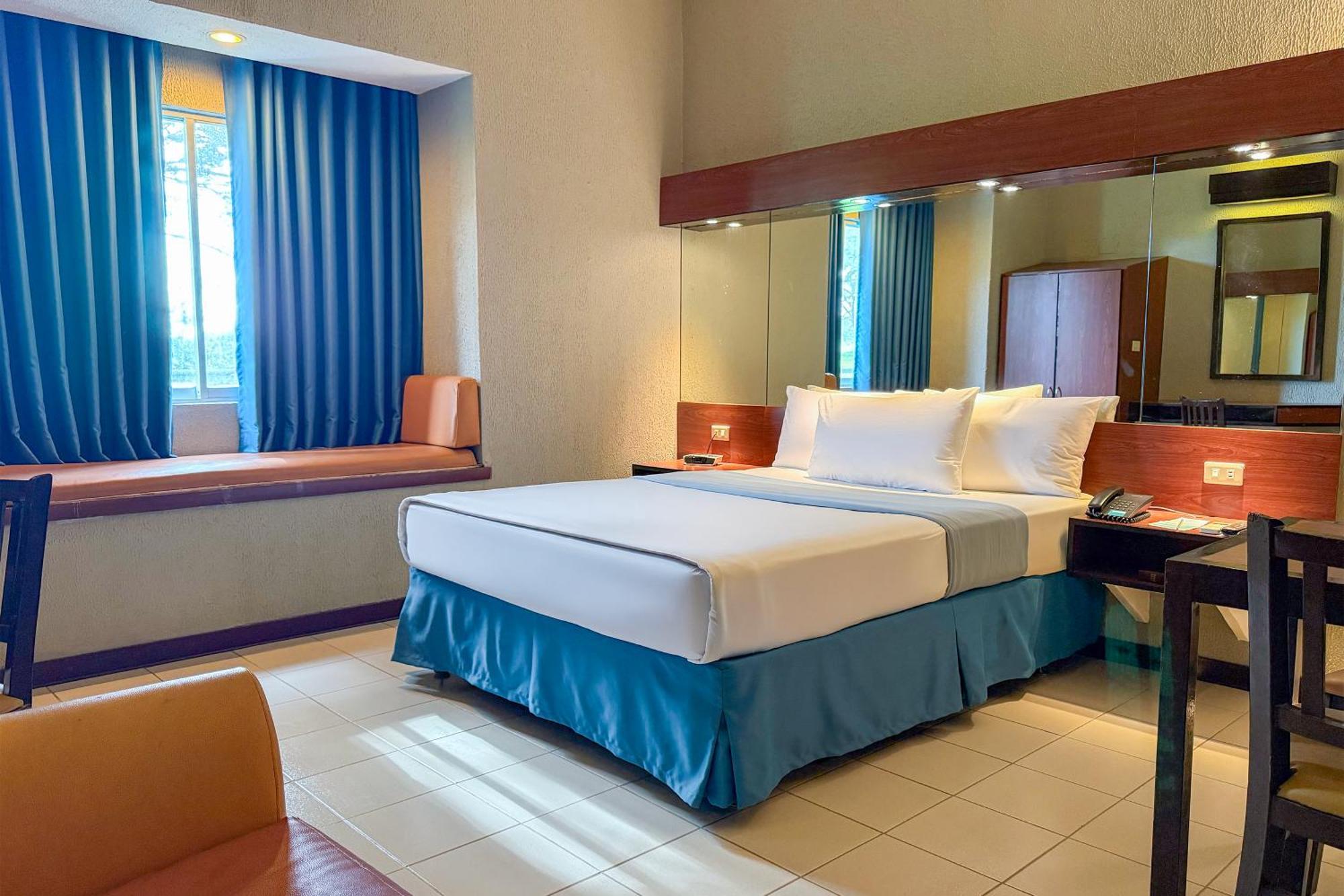 Microtel By Wyndham Eagle Ridge General Trias  Exterior foto